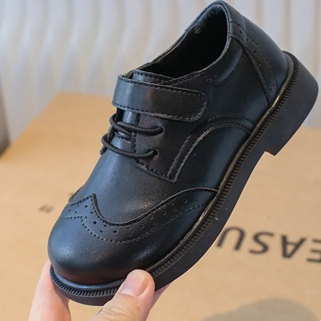 【橘魔法】兒童雕花學院風黏貼綁帶皮鞋 男童 女童 童鞋 平底鞋 黑皮鞋 德比鞋 鞋子 學生皮鞋 表演