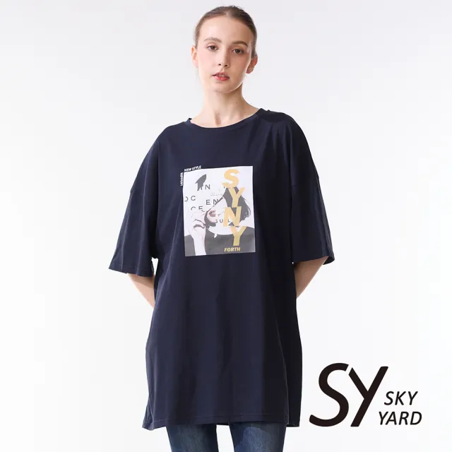 【SKY YARD】網路限定款-拉克蘭印花長版T恤短袖上衣-黑色