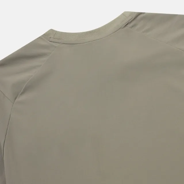【DESCENTE】短袖上衣 男 快排 MEN AIR-STRETCH POCKET SHORT SLEEVE T-SHIRTS 卡其 SR221DTS41-KHAK