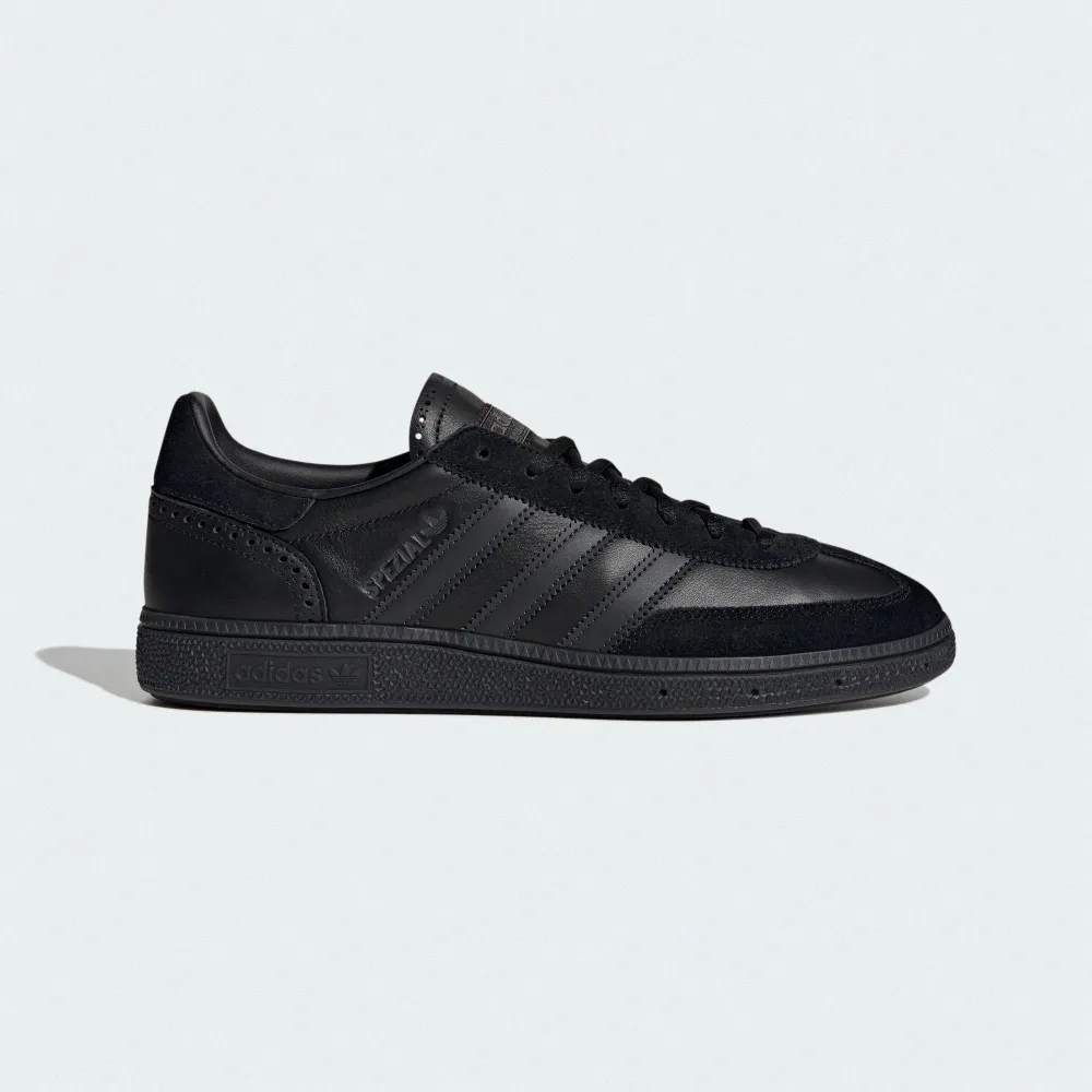 【adidas 愛迪達】HANDBALL SPEZIAL 全黑 男款 休閒鞋 復古 穿搭(JQ8294)
