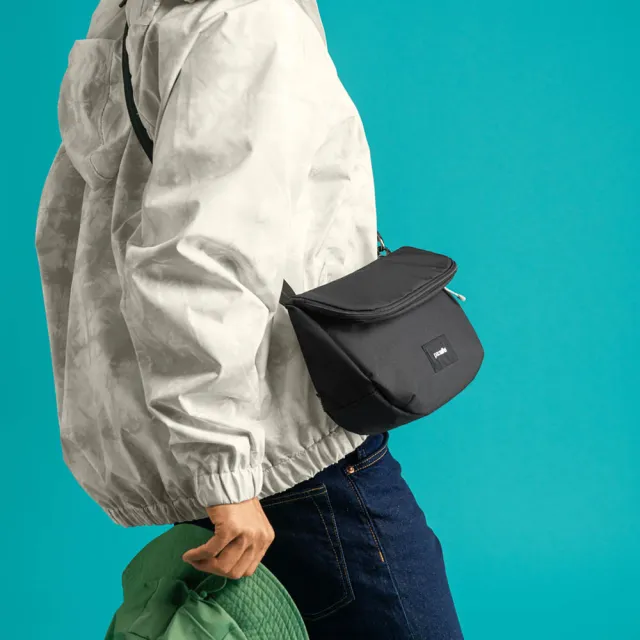 【Pacsafe】GO Saddle Crossbody 隨行防盜可擴充斜背包 4.5L(女包 旅遊安全 包款首選)