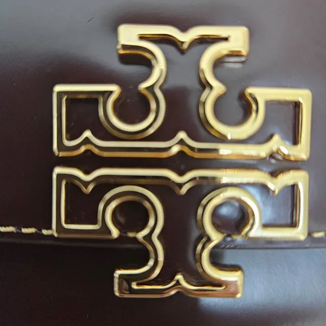 【TORY BURCH】Tb 專櫃 BRITTEN 鏤空LOGO亮面皮革磁釦翻蓋信封式長夾禮盒組送禮原廠紙袋