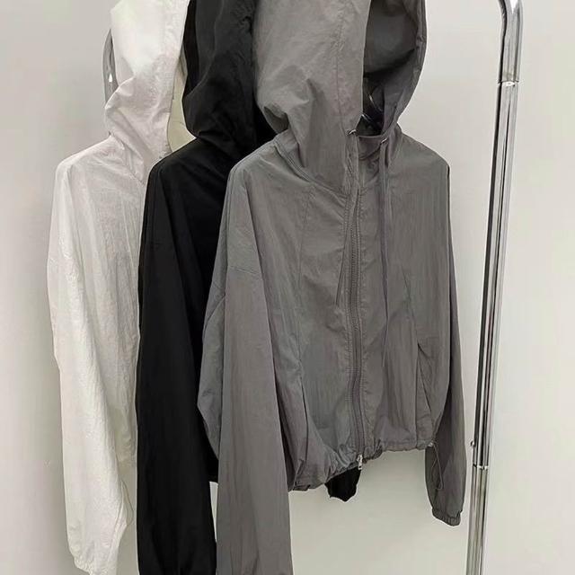 【D.studio】韓版寬鬆輕薄透氣連帽外套 上衣 女裝 衣服 薄外套 罩衫 防曬外套 小外套 短版外套 J392