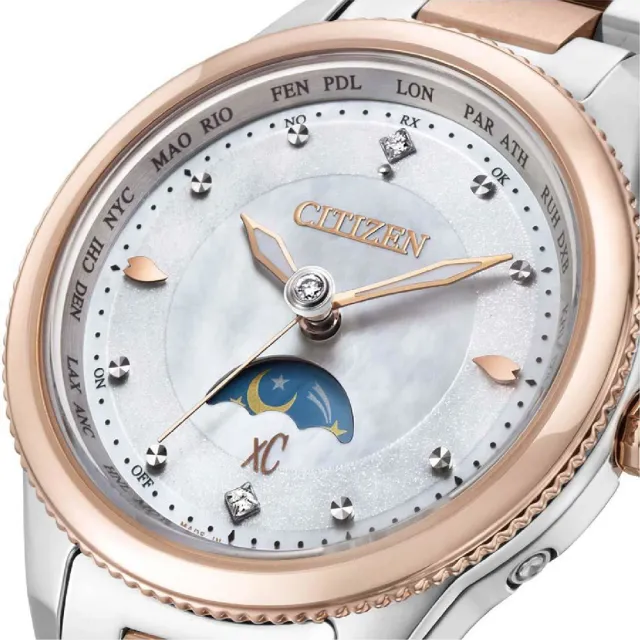 【CITIZEN 星辰】xC 廣告款心蕊輕奢鑽石光動能日月顯示電波鈦金屬女錶-雙色/29mm 禮物(EE1007-67W)送禮