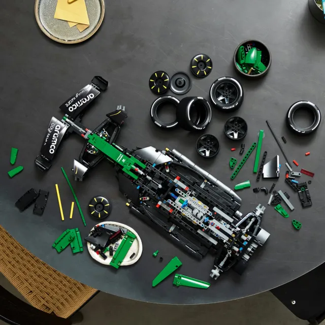 【LEGO 樂高】科技系列 42240 Aston Martin Aramco AMR25 F1 賽車(賽車模型 居家擺設 禮物 玩具)