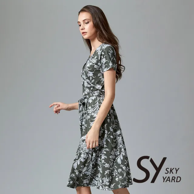 【SKY YARD】網路限定款-花朵寫意涼感綁帶連身洋裝-墨綠
