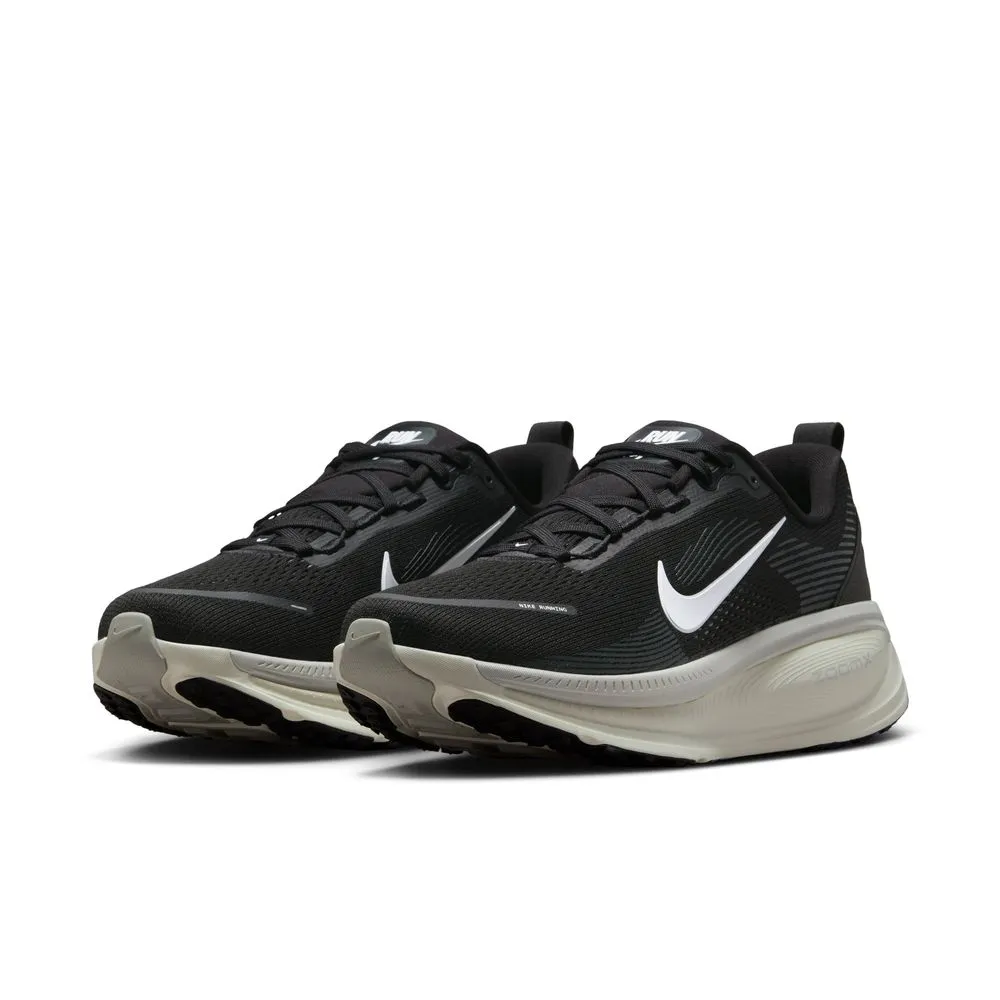 【NIKE 耐吉】男慢跑鞋 NIKE VOMERO 18 邁柔 氣墊 黑(HM6803007)