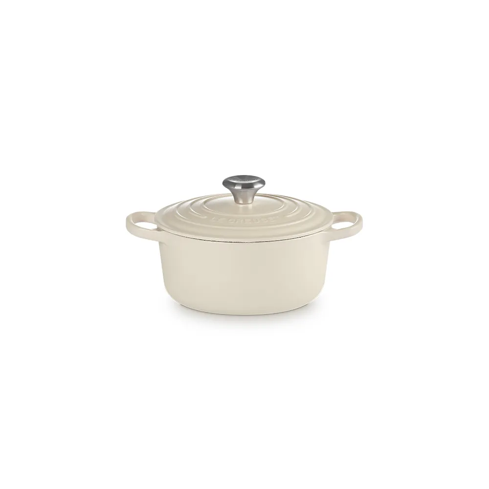 【Le Creuset】盒損福利品_典藏琺瑯鑄鐵鍋圓鍋 18 cm(杏仁奶茶-鋼頭-內鍋白)