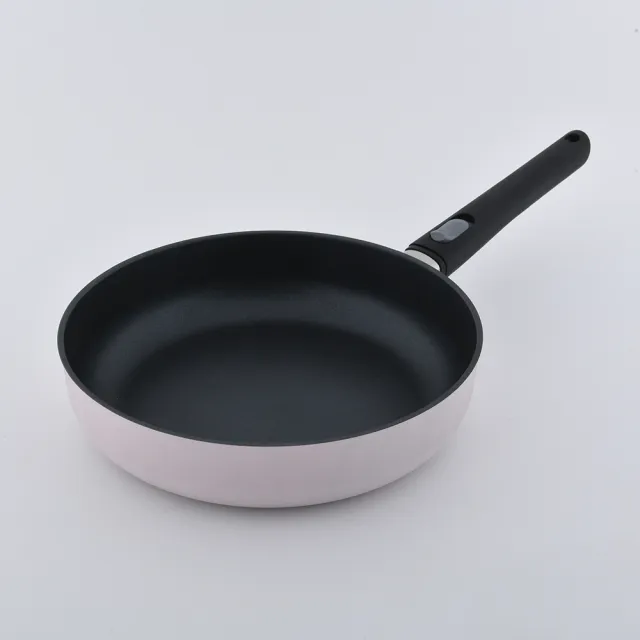 【Woll】Ecolor 不沾平底深鍋含蓋 28cm 莫蘭迪粉 (電磁爐 IH爐可用)(平輸品)
