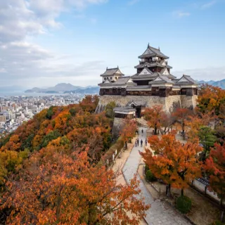 【喜鴻假期】★台中出發．秋楓細語祕境四國６日★栗林公園、葛藤橋、渦之道、雲之上圖書館、金刀比
