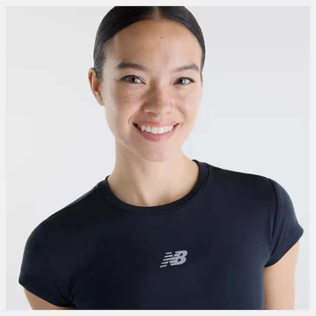 【NEW BALANCE】NB 短袖上衣 女 訓練 慢跑 黑 WT61O2GJBKF