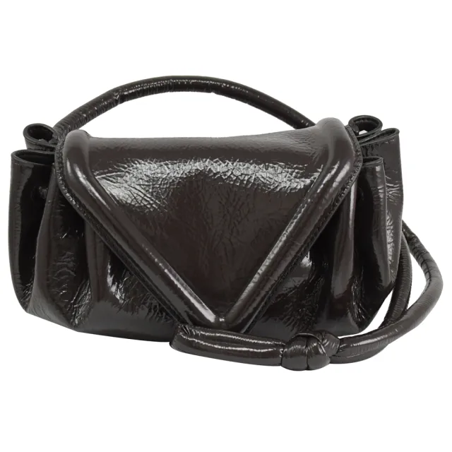 【BOTTEGA VENETA 寶緹嘉】品牌字母V字翻蓋造型亮面漆皮晚宴包斜背包(深咖)