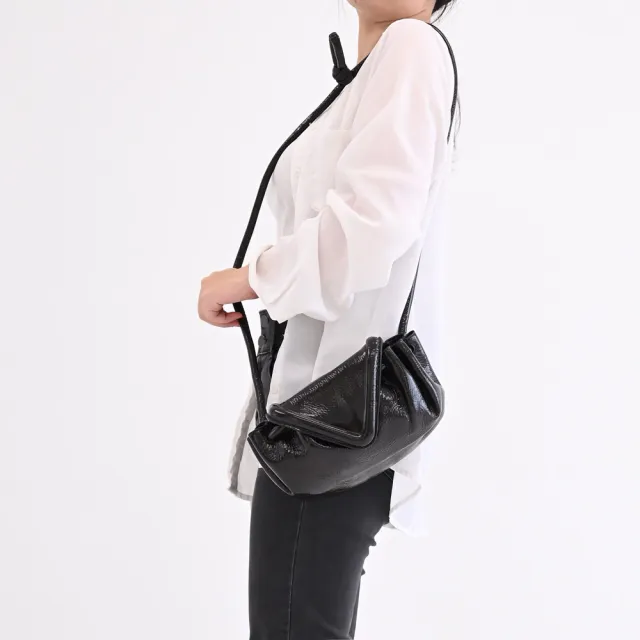 【BOTTEGA VENETA 寶緹嘉】品牌字母V字翻蓋造型亮面漆皮晚宴包斜背包(深咖)