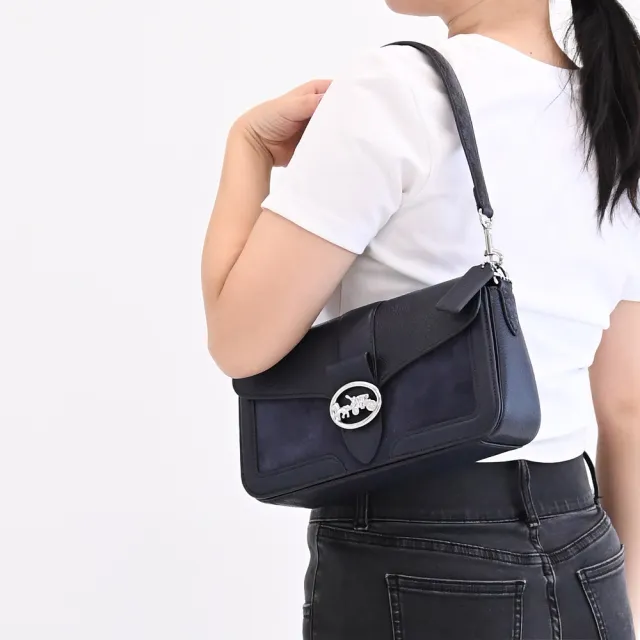 【COACH】專櫃款 金屬馬車LOGO拼接雙背帶手拿肩斜兩用酒神包(深藍)