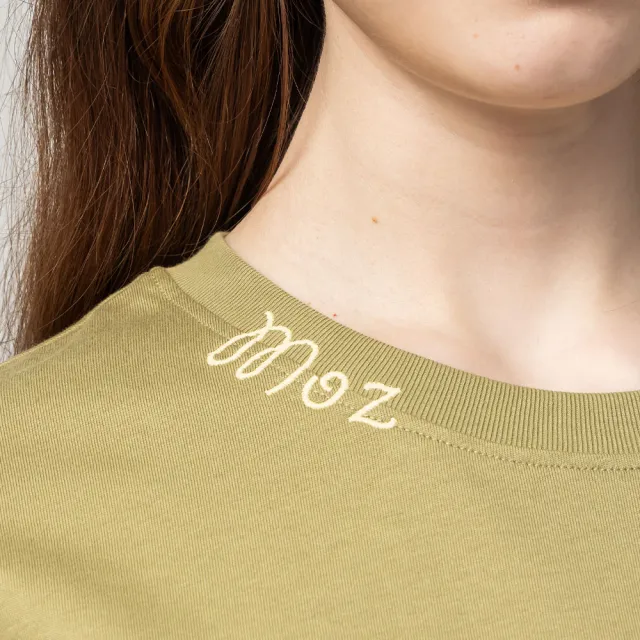 【moz】瑞典 駝鹿 愉快時刻 舒適柔棉 100%純棉短T-豆綠 男女款
