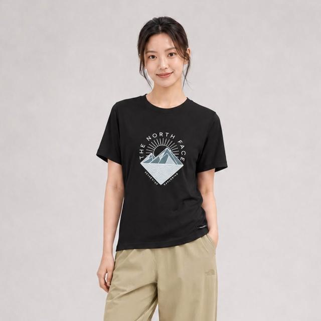 【The North Face】北面女款黑色FLASHDRY速乾幾何印花短袖T恤｜8GZWJK3 排汗衫