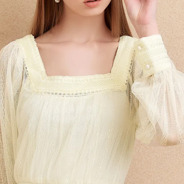 【OUWEY 歐薇】優雅蕾絲素雅透膚短洋裝(杏；S-L；3243167033)