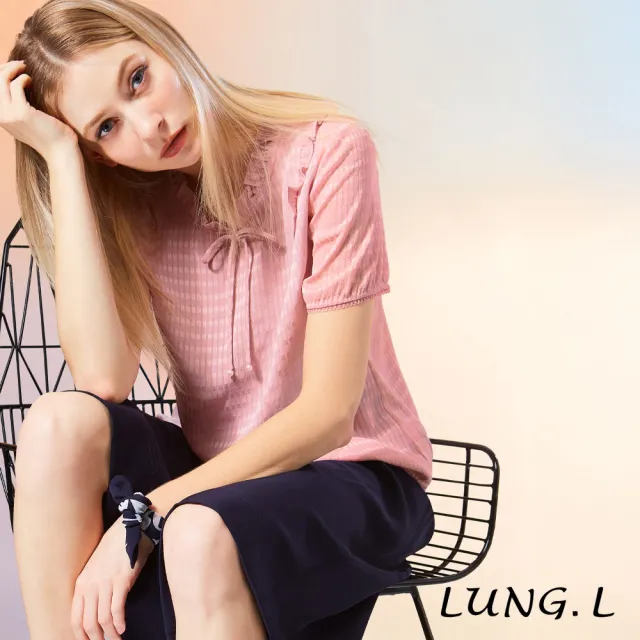 【LUNG.L 林佳樺】LW48A 粉色甜美領荷葉綁結短袖女裝上衣(加大尺碼)