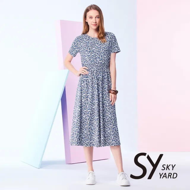 【SKY YARD】網路限定款-彈性收腰剪裁印花寬擺洋裝-灰藍碎花
