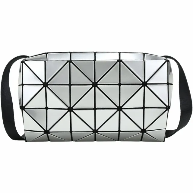 【ISSEY MIYAKE 三宅一生】BAOBAO CARTON 4x6 亮面幾何斜背枕頭包(銀色)