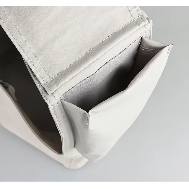 【Y-3 山本耀司】Y-3 Newspaper側邊矽膠LOGO皺褶防水尼龍按釦式肩背包(女款/小/淺棕)