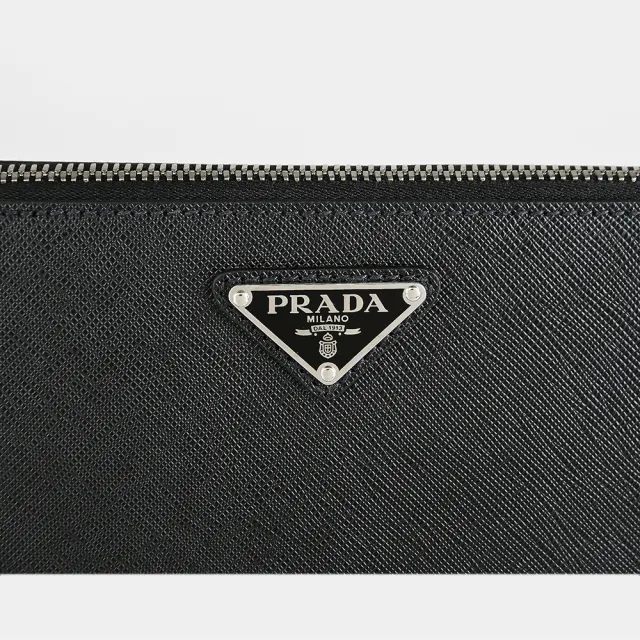 【PRADA 普拉達】PRADA 經典三角鐵牌LOGO Saffiano系列牛皮防刮拉鍊手拿包(黑)