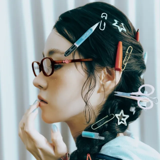 【KlassiC.】aeae 極致復古的低調紅棕色書生框眼鏡 結合復古時髦的板料結構與側面可愛3D鈕扣 滿滿聯名細節