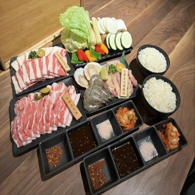 雲霧翩翩燒肉酒場|假日不加價★雙人海陸超值套餐(momo獨家限定)