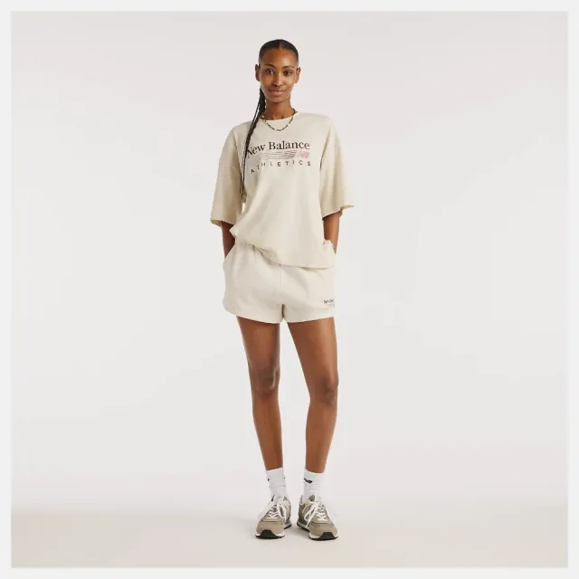 【NEW BALANCE】NB 短袖上衣 女 寬鬆 美規 米 WT6297MKLIT