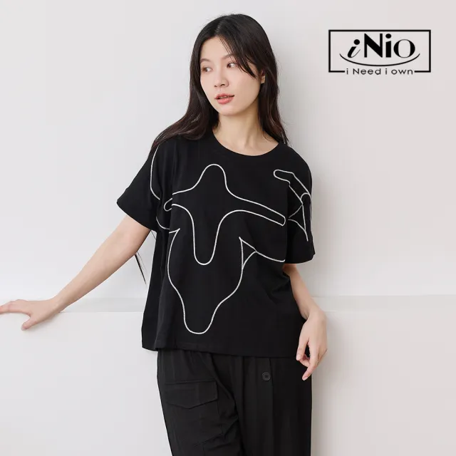 【iNio 衣著美學】幾何撞色線條短袖上衣 女短袖上衣 立體藝術線條上衣 圓領寬鬆棉T 設計感上衣  CHW1091