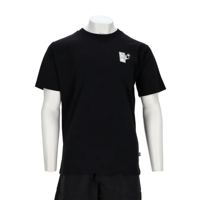 【NEW BALANCE】NBboy 男款 黑色 美規 籃球店 印花 T恤 短袖 MT6100NNBK