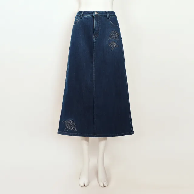 【ILEY 伊蕾】玫瑰貼布繡棉質丹寧中長裙(深藍；M-XL；1253318211)