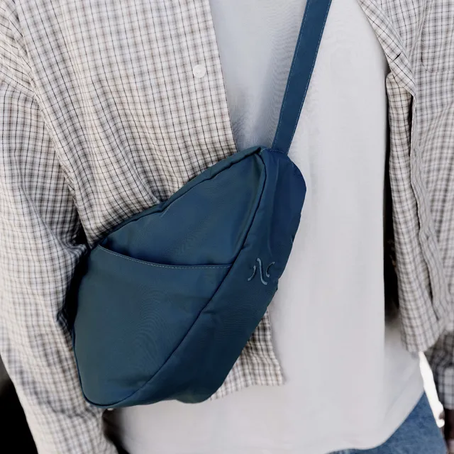 【HEALTHY BACK BAG】官方直營-再生材質 RECYCLED NYLON SLING 斜背包-2款可選(期間限定)