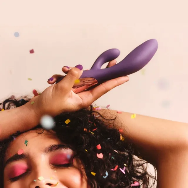 【LELO】INA Thrust (App) 伸縮兔耳棒-暮光紫