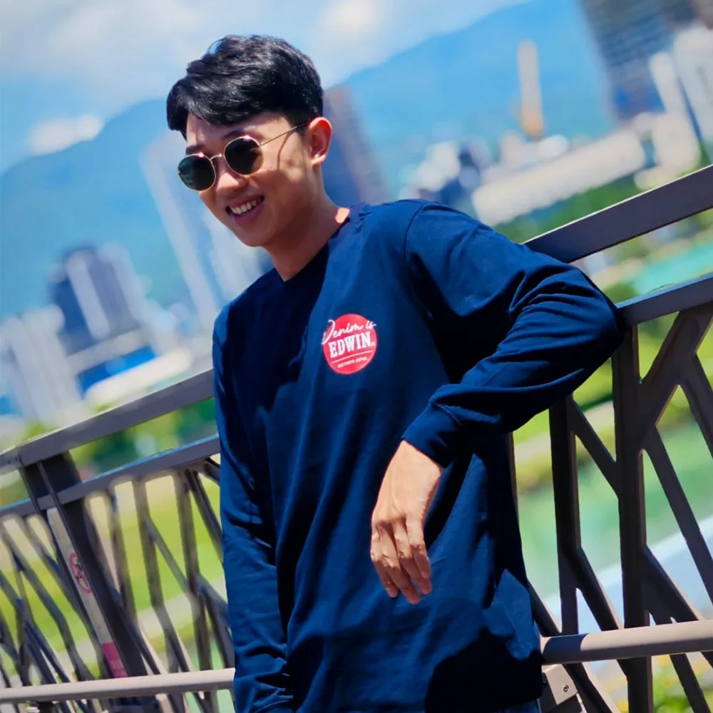 【EDWIN】男裝 網路獨家↘圓標LOGO長袖T恤(丈青色)