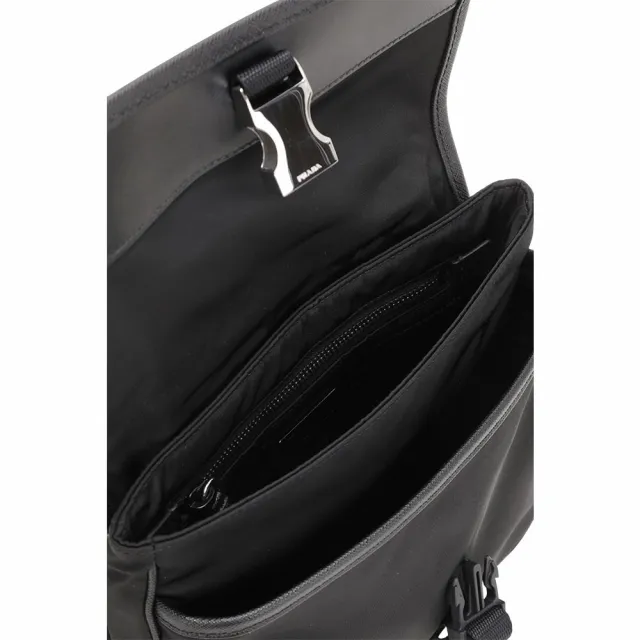【PRADA 普拉達】Re-Nylon 三角牌單扣尼龍防刮皮邊翻蓋斜背包(黑色 2VD077)