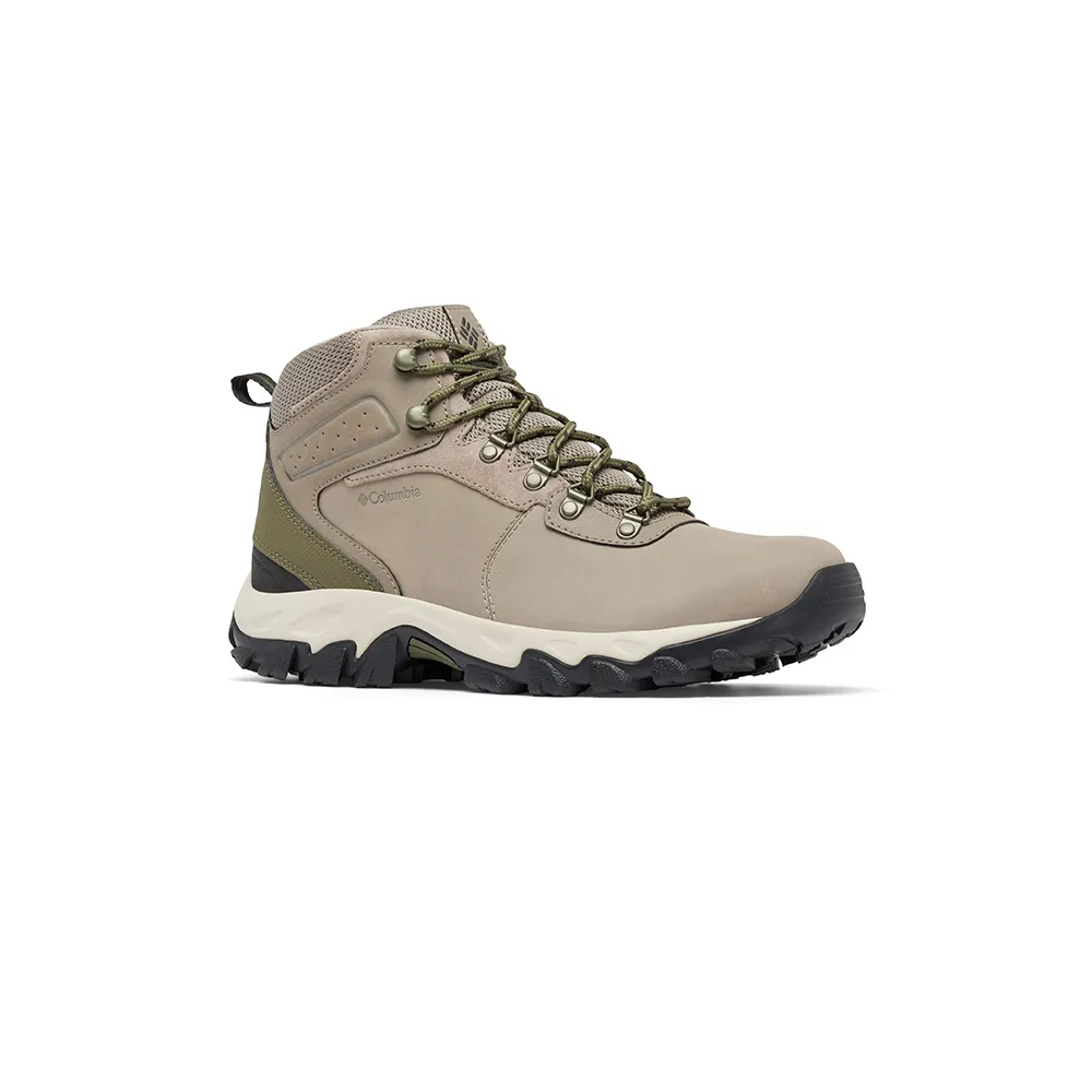 【Columbia 哥倫比亞官方旗艦】男款-NEWTON RIDGE™ Omni-Tech防水高筒登山鞋-卡其(UBI39700KI/IS)