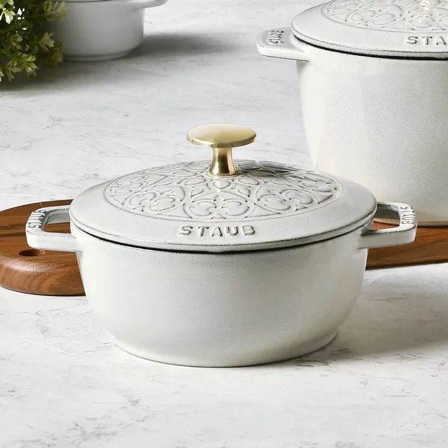 STAUB】Lily雕花琺瑯鑄鐵和食鍋16cm-松露白(德國雙人牌集團官方直營