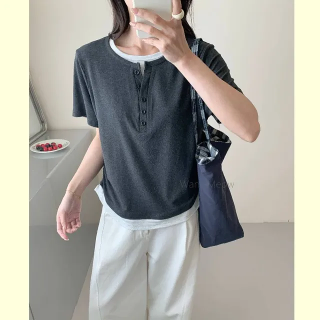 【Want-Meow】80公斤可穿/百搭圓領假兩件排扣不對襯上衣大學T短袖T(大碼上衣/大碼/大尺碼/短袖上衣)