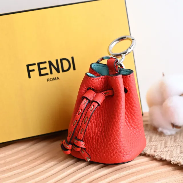 【FENDI 芬迪】迷你水桶零錢包造型雙扣環吊飾鑰匙圈(紅)