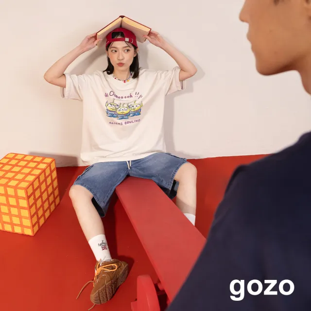 【gozo】PIXAR系列 oooh！三眼怪牙刷繡廓形T恤(米白/深藍)