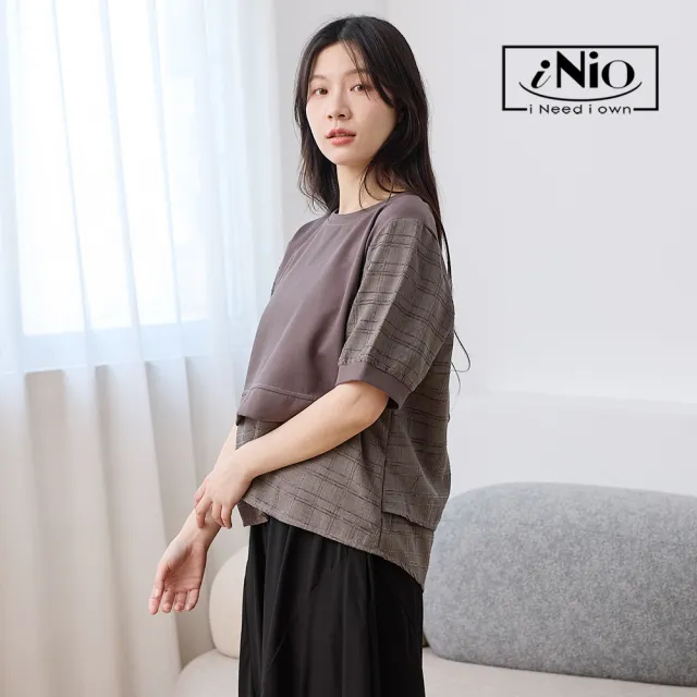 【iNio 衣著美學】造型面料拼接短袖上衣 女短袖T恤 異材質拼接 V字剪裁 落肩圓領棉T 設計感上衣  CHW1106