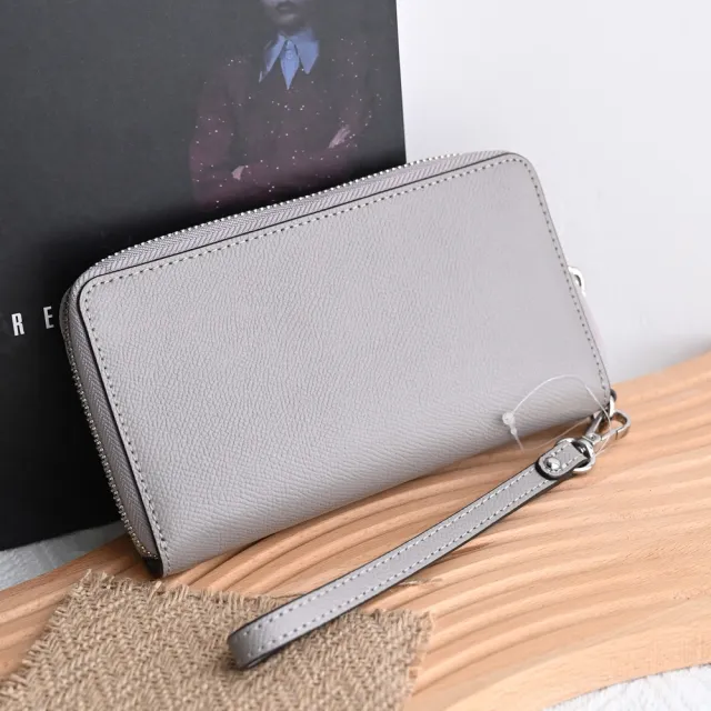 【Michael Kors】新版金屬LOGO手提式拉鍊手機袋零錢中夾(珍珠灰)