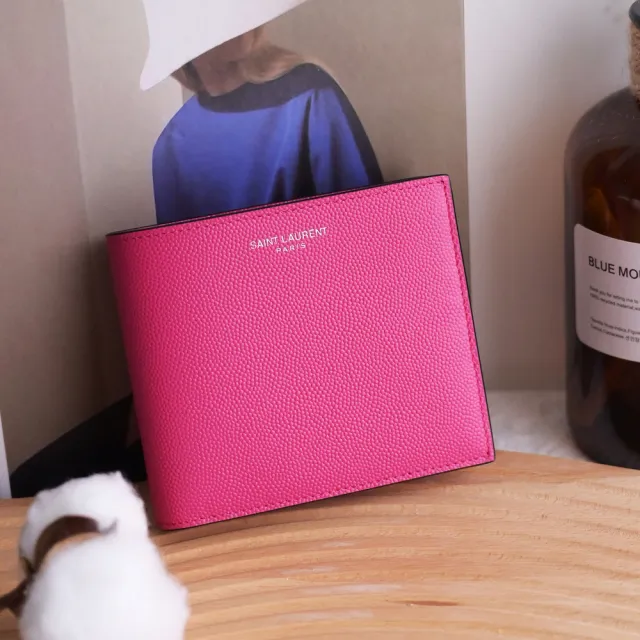 【YSL】品牌燙印LOGO防刮牛皮對折雙層8卡短夾(桃紅)