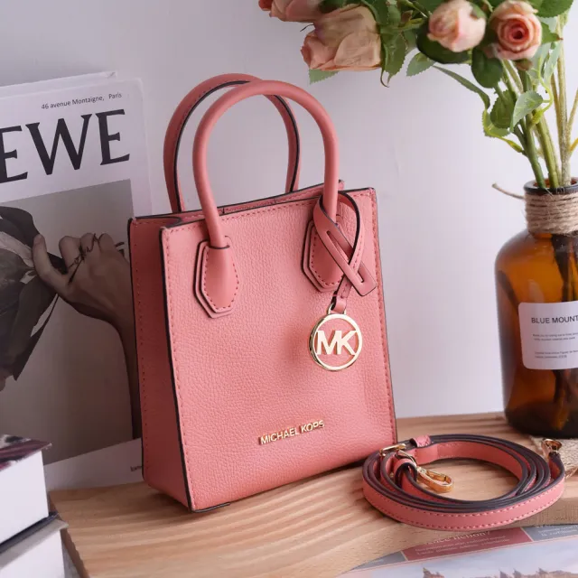 【Michael Kors】簡約LOGO荔枝皮迷你紙袋造型手提兩用包(粉橘)