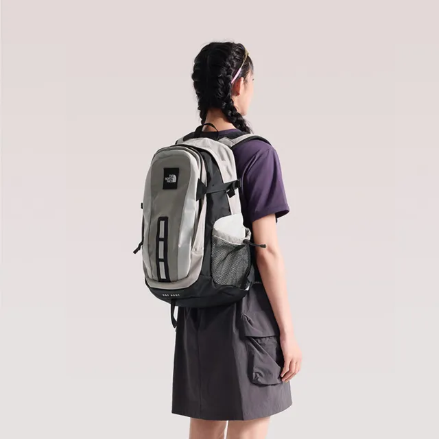 【The North Face】北面男女款灰色DWR防潑水休閒後背包｜3KYJY24 筆電包/登山包