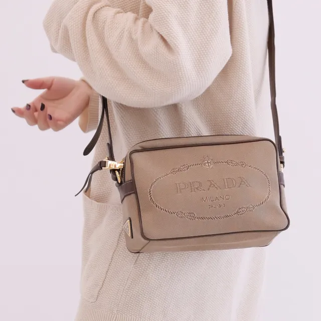 【PRADA 普拉達】復古品牌大LOGO帆布皮飾邊方包斜背包(駝咖)