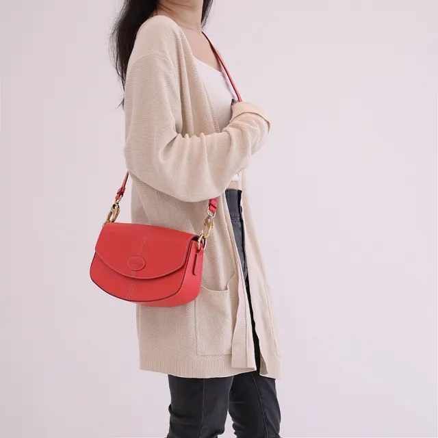 【TOD’S】TODS C-Bag 簡約經典LOGO小牛皮翻蓋手拿包斜背包(紅)