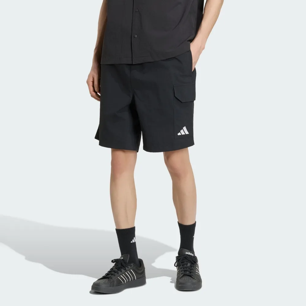 【adidas 愛迪達】MUSTHAVES 工裝風運動短褲 男 KW3375