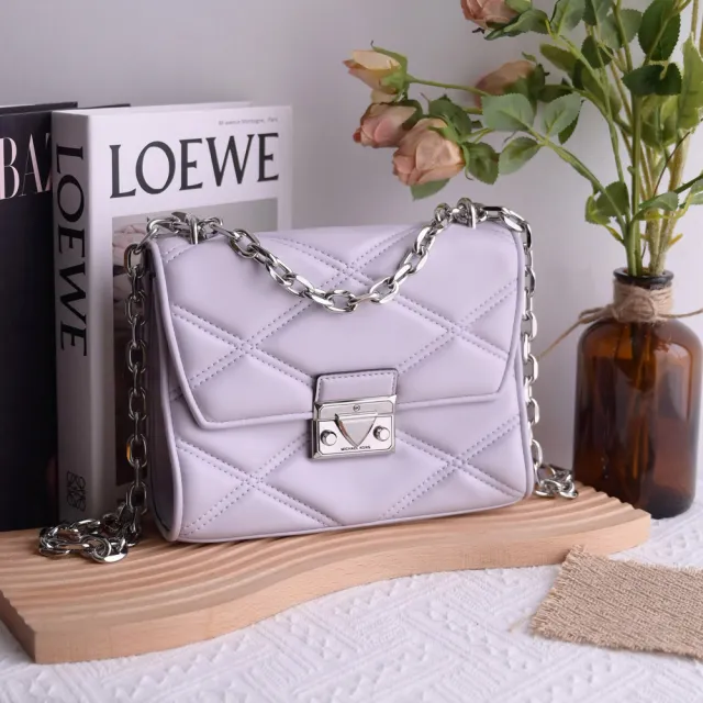 【Michael Kors】經典小香風壓釦菱格鉚釘翻蓋肩斜三用鍊包(淡紫)